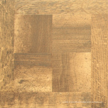 Plancher laminé de parquet sur des matériaux HDF